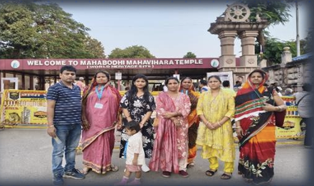 NP Service travellers at the Mahabodhi Temple, Bodh Gaya