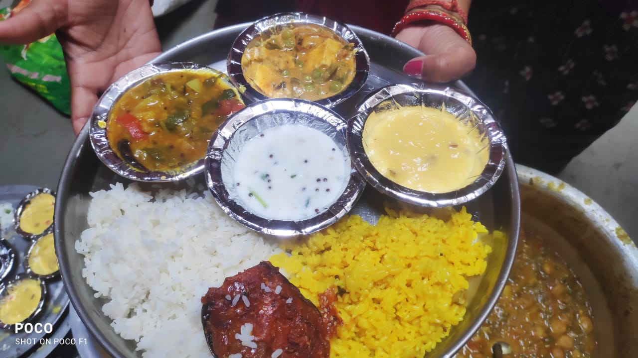A thali of rice and assorted dishes served during the tour