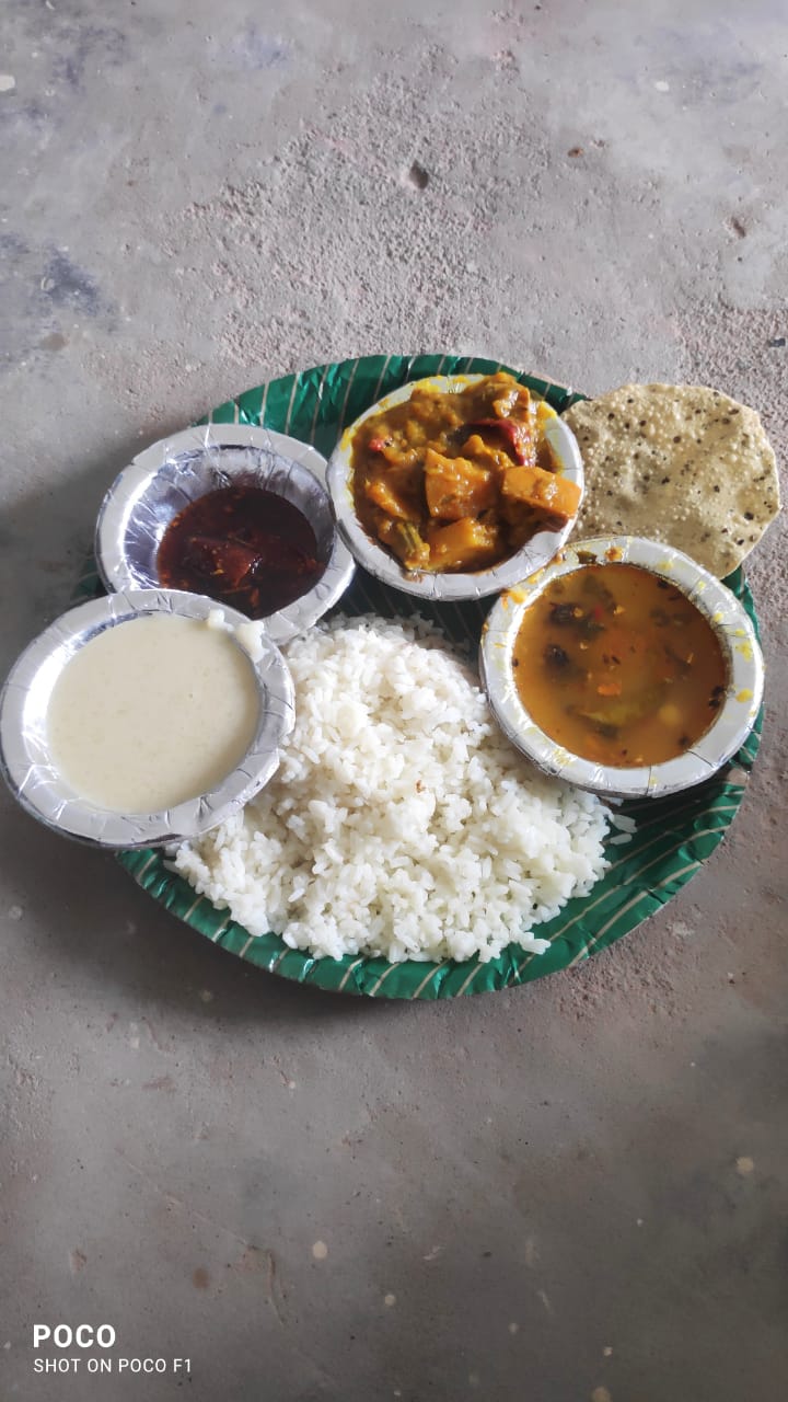 A thali of rice and assorted dishes served during the tour