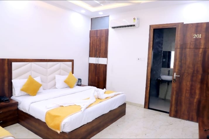 Guest room with neatly arranged beds and bedding