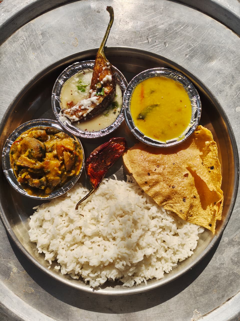 A thali of rice and assorted dishes served during the tour