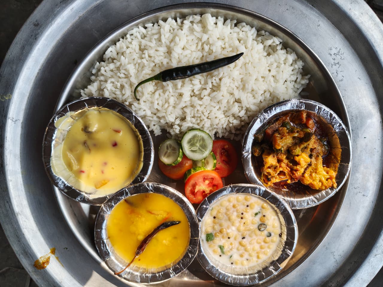 A thali of rice and assorted dishes served during the tour