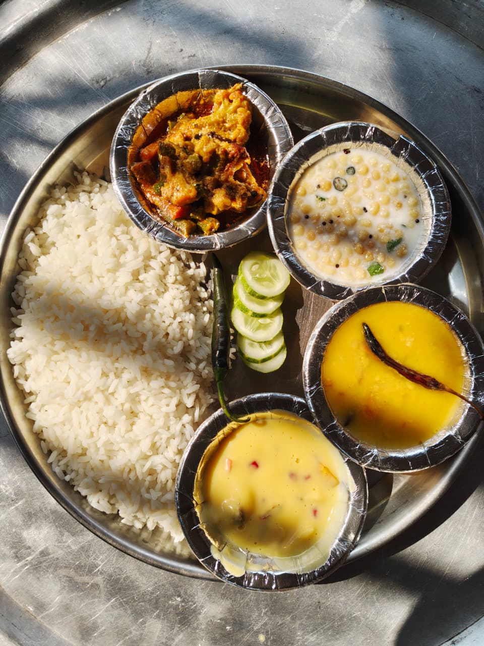 A thali of rice and assorted dishes served during the tour